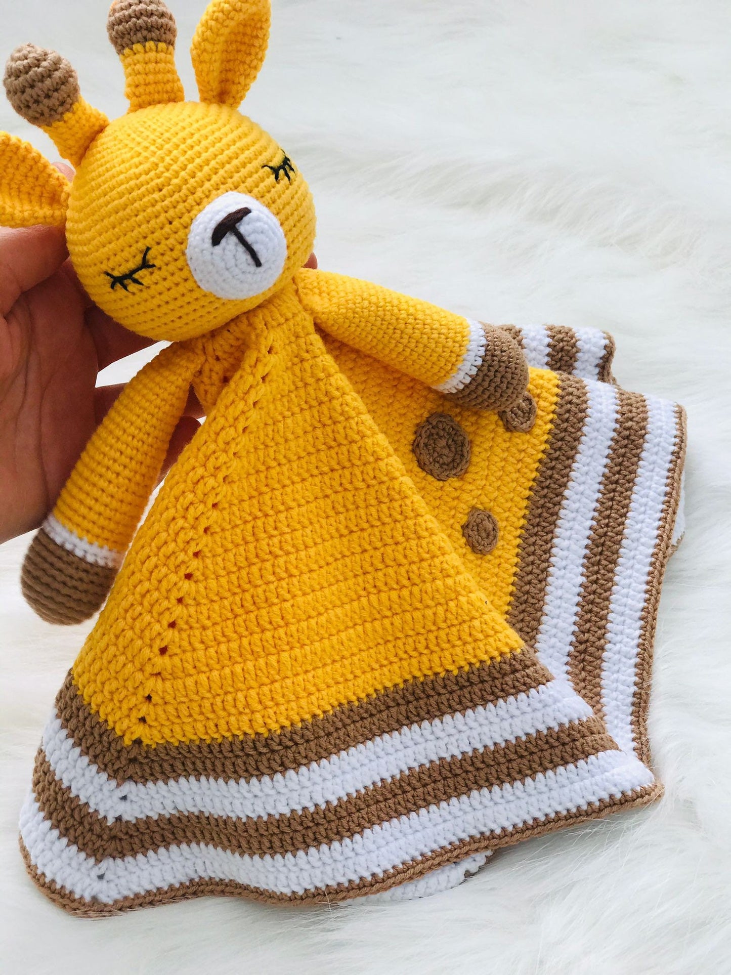 Crochet Comforter Baby Giraffe for New Born Gift and Home Decor and Ornament