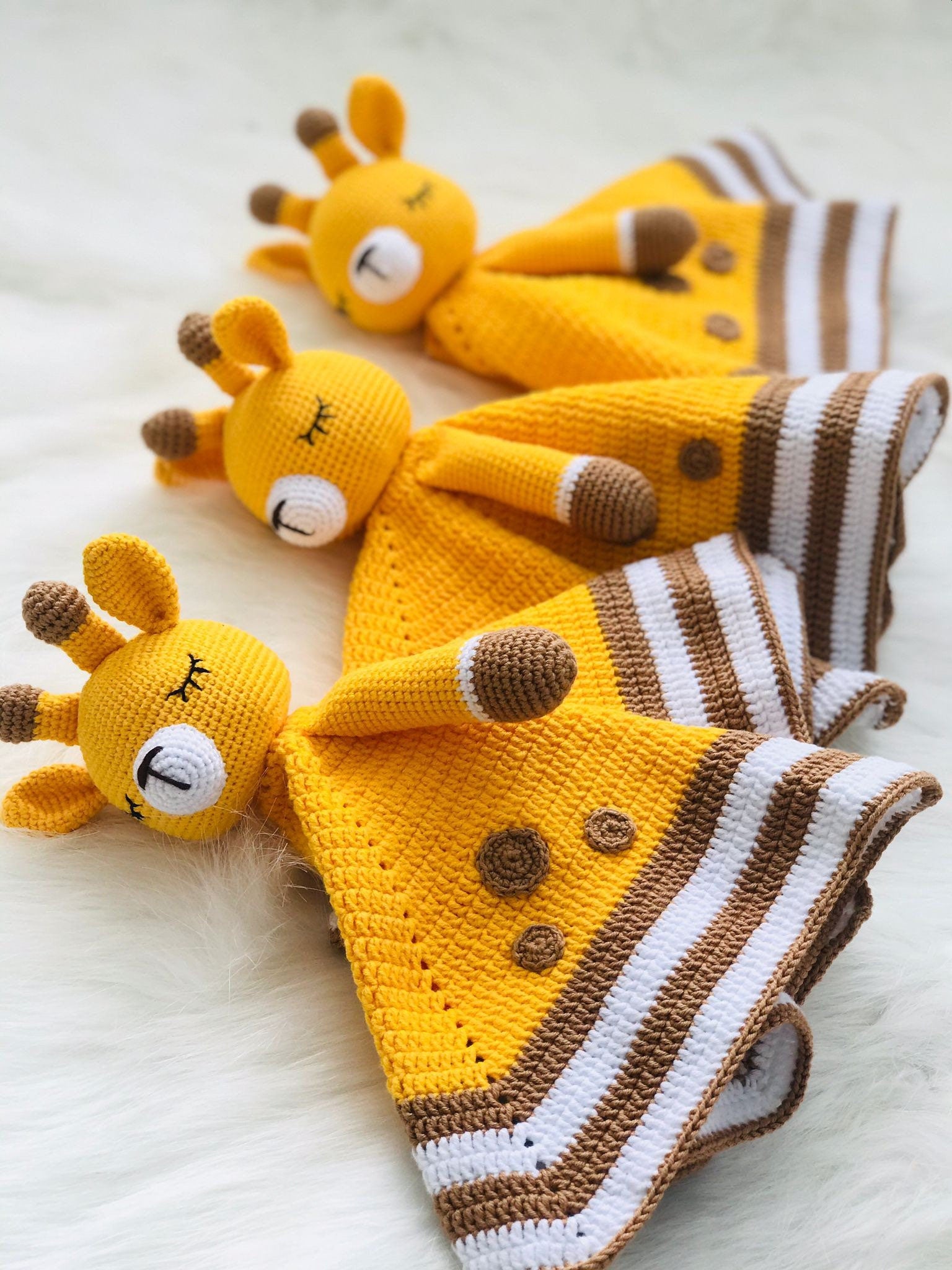 Crochet Comforter Baby Giraffe for New Born Gift and Home Decor and Ornament