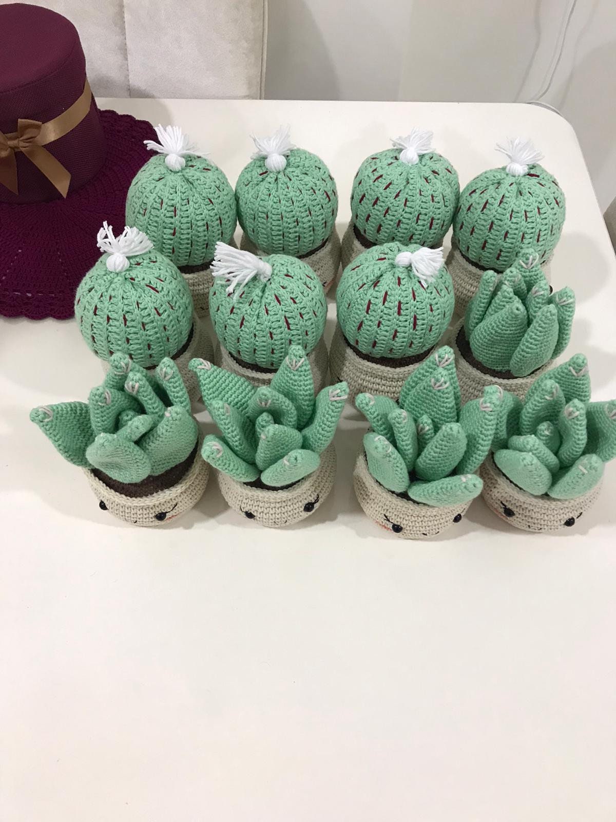 Crochet cactus with spikes, handmade plant decoration Handmade crochet cactus with spikes, potted plant decoration Crochet cactus with rounded edges, handmade home decor Handmade crochet cactus with rounded edges, small potted plant decoration