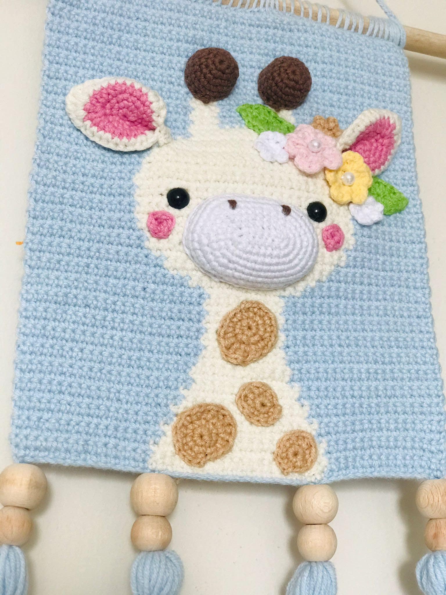Crochet wall hanging with a woodland theme, featuring a lion, giraffe, and elephant Handmade nursery decor made from soft yarn in earthy tones Three safari animals in crochet form, perfect for a nature-inspired nursery Wall decor with a woodland vibe