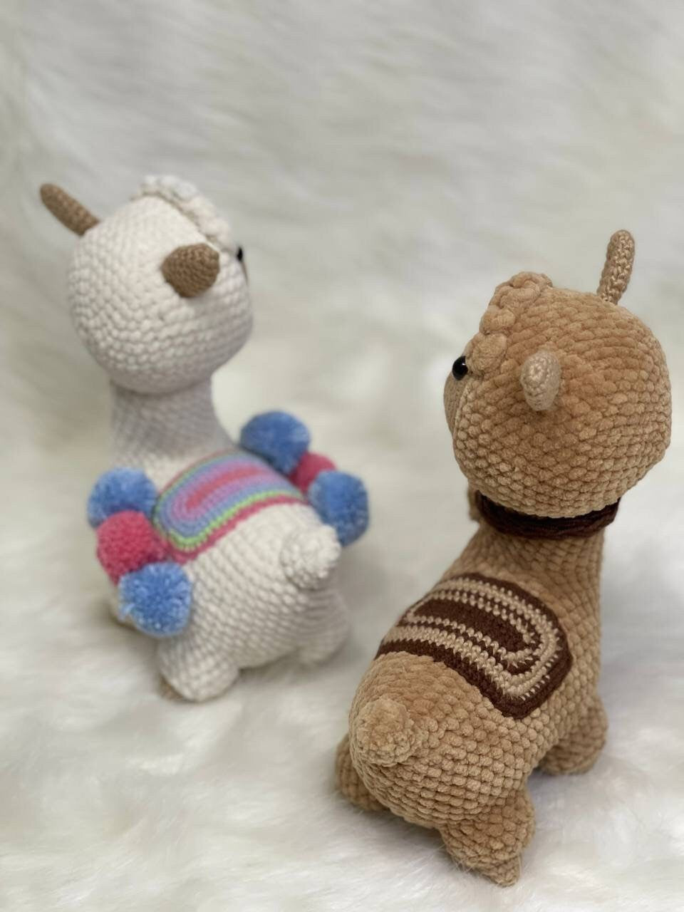 This charming crocheted alpaca comes in either a white or brown variant, both featuring soft colors that capture the gentle nature of the llama species. The adorable face and top knot pair wonderfully well with the posable legs and tail.