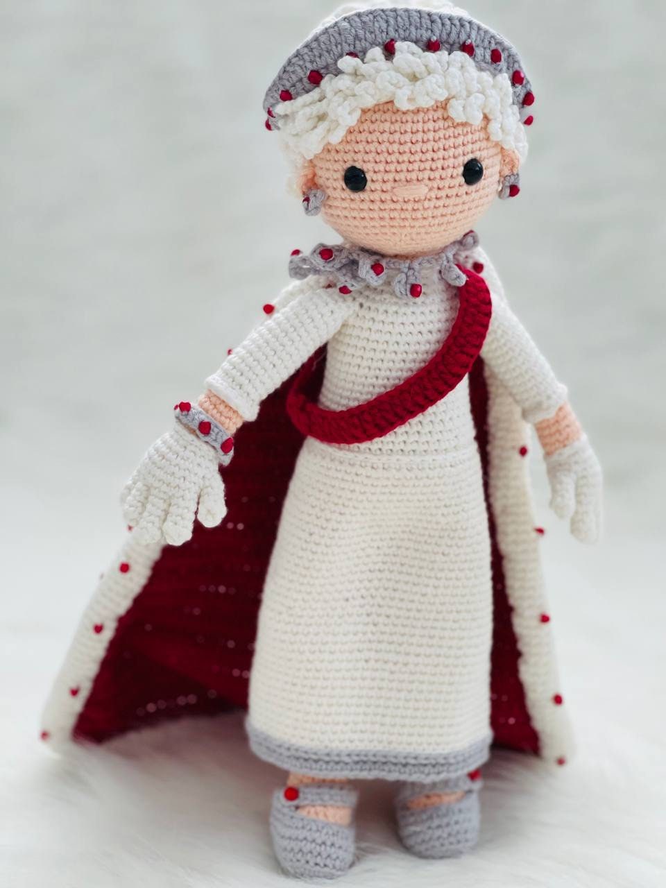 The Jubilee special crocheted Queen Elizabeth Commemoration is a truly unique collectible! Stunningly crafted with the finest materials, this piece of art commemorates Queen Elizabeth's on the throne.