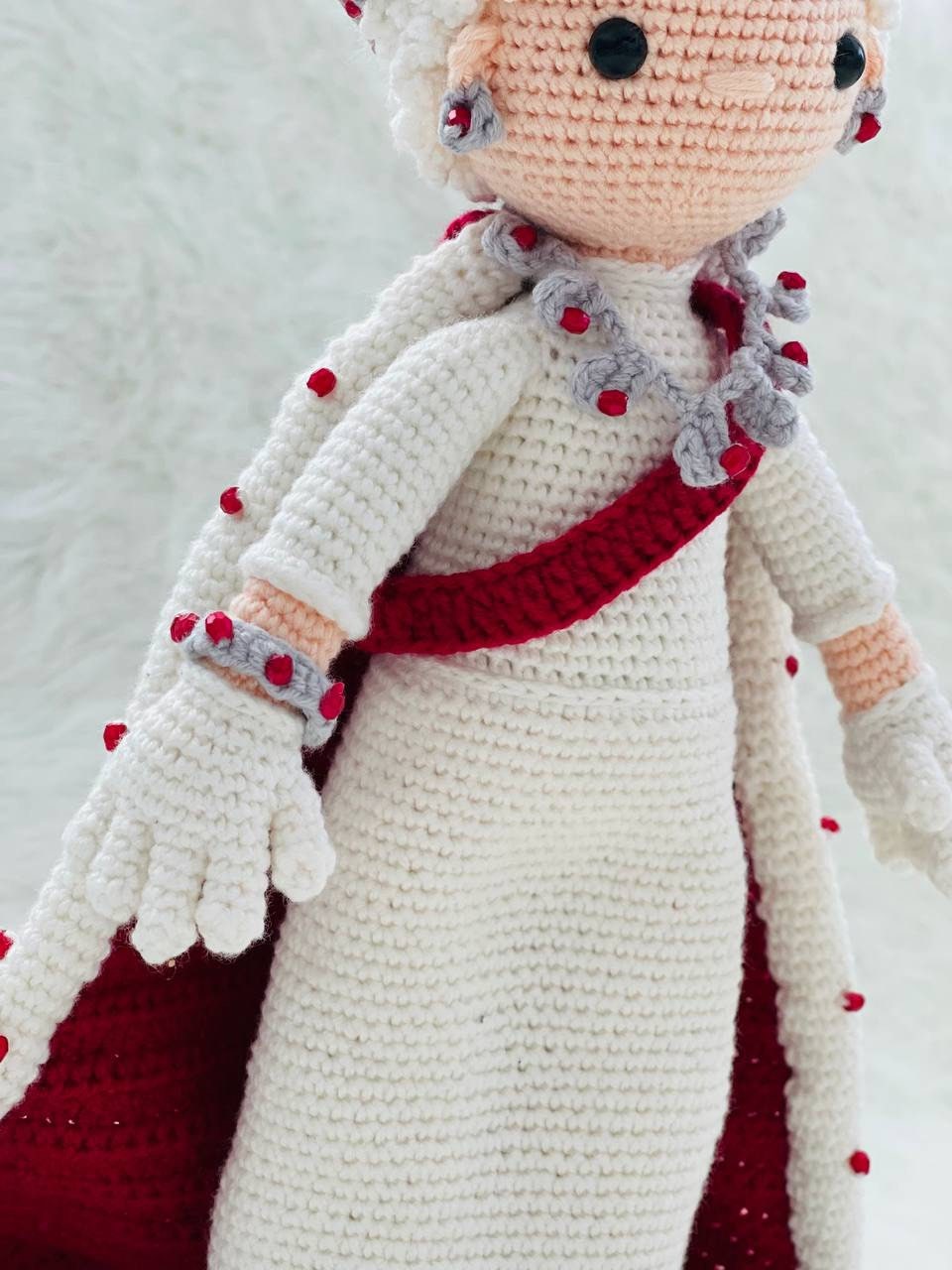 The Jubilee special crocheted Queen Elizabeth Commemoration is a truly unique collectible! Stunningly crafted with the finest materials, this piece of art commemorates Queen Elizabeth's on the throne.