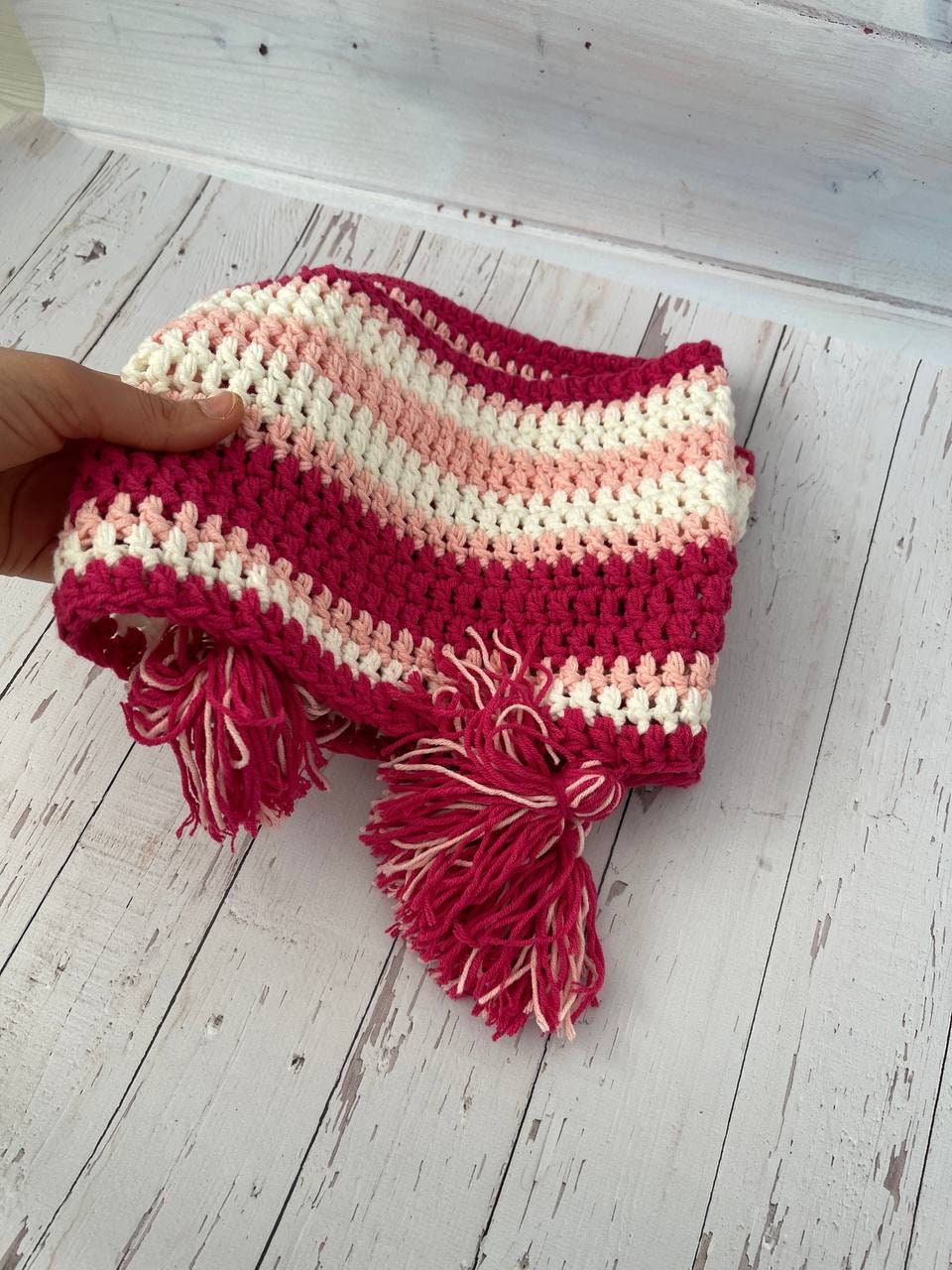 Handmade Crochet Enid Snood with Soft and Cozy Yarn,Chunky Infinity Scarf for Women with Unique Textured Design,Vintage Inspired Sinclair Style Neck Warmer,Stylish and Comfortable Enid Sinclair Snood,Boho Chic Winter Accessory for Women