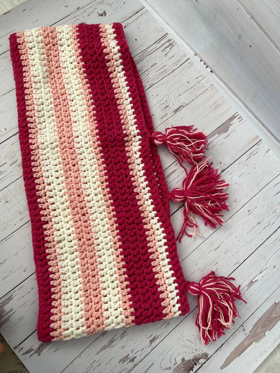 Handmade Crochet Enid Snood with Soft and Cozy Yarn,Chunky Infinity Scarf for Women with Unique Textured Design,Vintage Inspired Sinclair Style Neck Warmer,Stylish and Comfortable Enid Sinclair Snood,Boho Chic Winter Accessory for Women