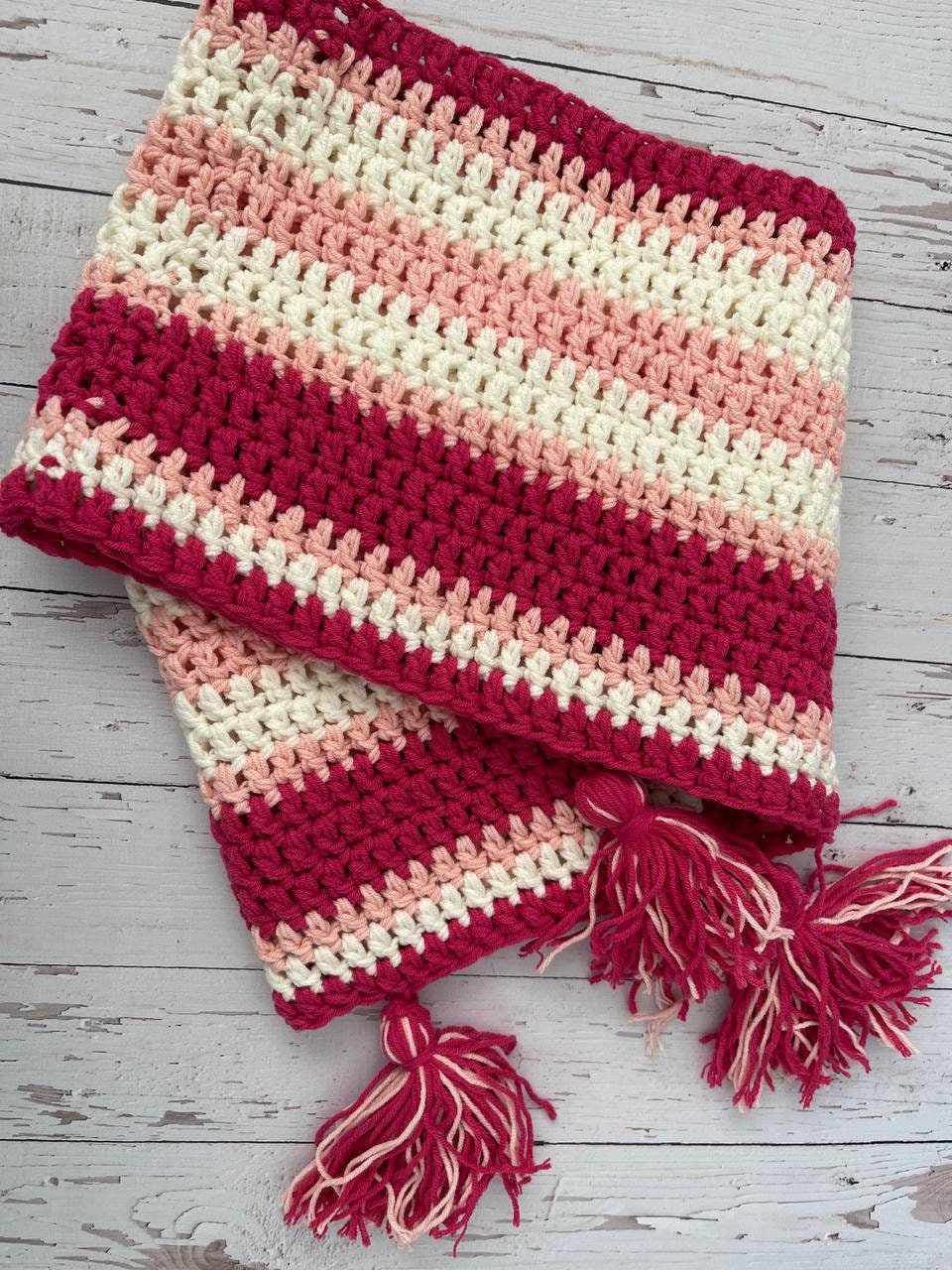 Handmade Crochet Enid Snood with Soft and Cozy Yarn,Chunky Infinity Scarf for Women with Unique Textured Design,Vintage Inspired Sinclair Style Neck Warmer,Stylish and Comfortable Enid Sinclair Snood,Boho Chic Winter Accessory for Women