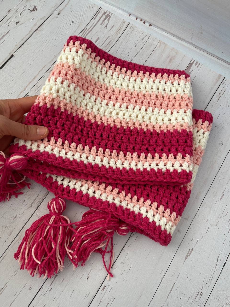 Handmade Crochet Enid Snood with Soft and Cozy Yarn,Chunky Infinity Scarf for Women with Unique Textured Design,Vintage Inspired Sinclair Style Neck Warmer,Stylish and Comfortable Enid Sinclair Snood,Boho Chic Winter Accessory for Women