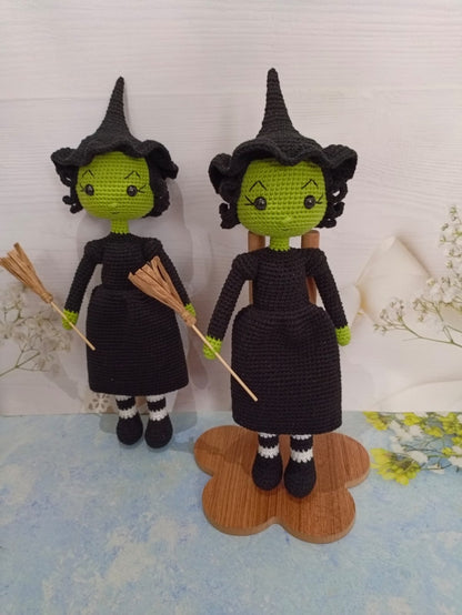Glinda Crochet doll . Elphaba crochet doll.