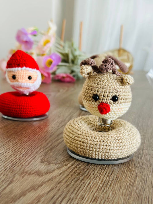 Dashboard shaking head decor