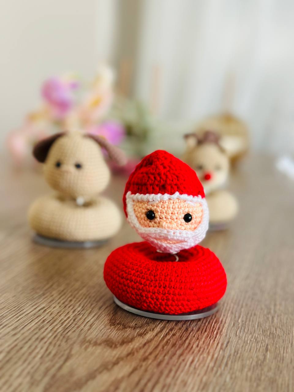 Dashboard shaking head decor