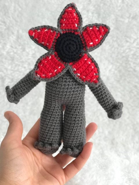 This crocheted demogorgon red flower theme is a must-have for any Stranger Things fan. It&#39;s made with durable yarn. Plus, the vibrant shade of red will make it look great as part of any decor scheme